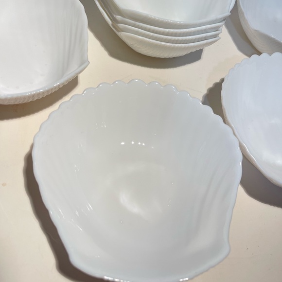Vintage 6” Clamshell Sea Shell Footed Snack Bowls A Set of 8.  Made in France. - Picture 8 of 8